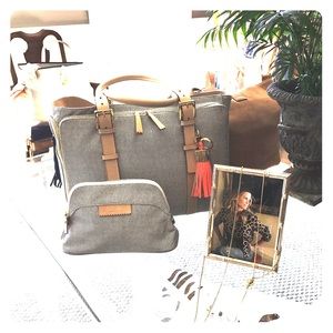 Tote w/laptop compartment/ matching cosmetic case